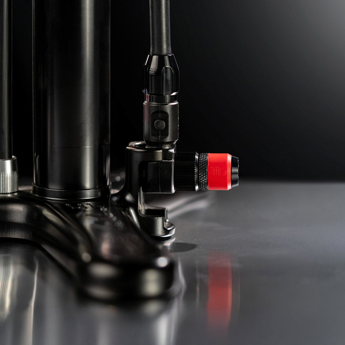 Melns LEZYNE CLIK Chuck rezerves uzgalis