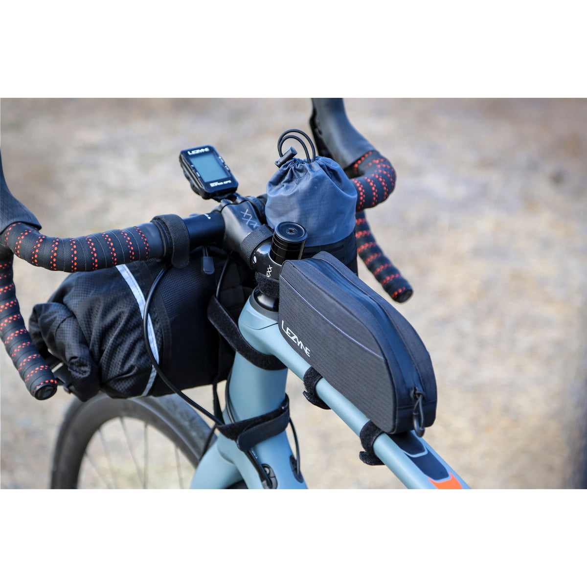 LEZYNE ENERGY CADDY XL must ülemise raamitoru kott