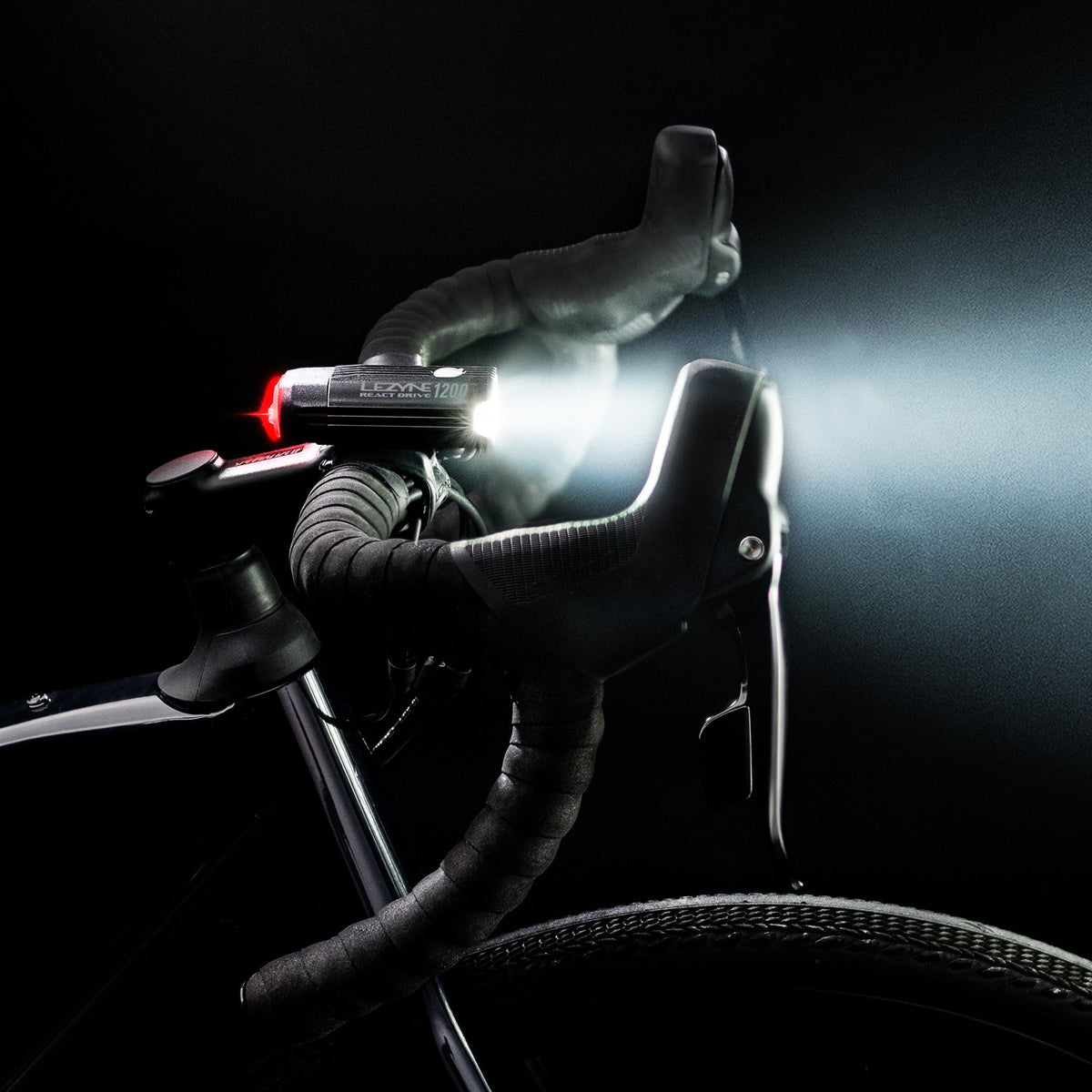 LEZYNE React Drive, pritvirtintas prie vairo