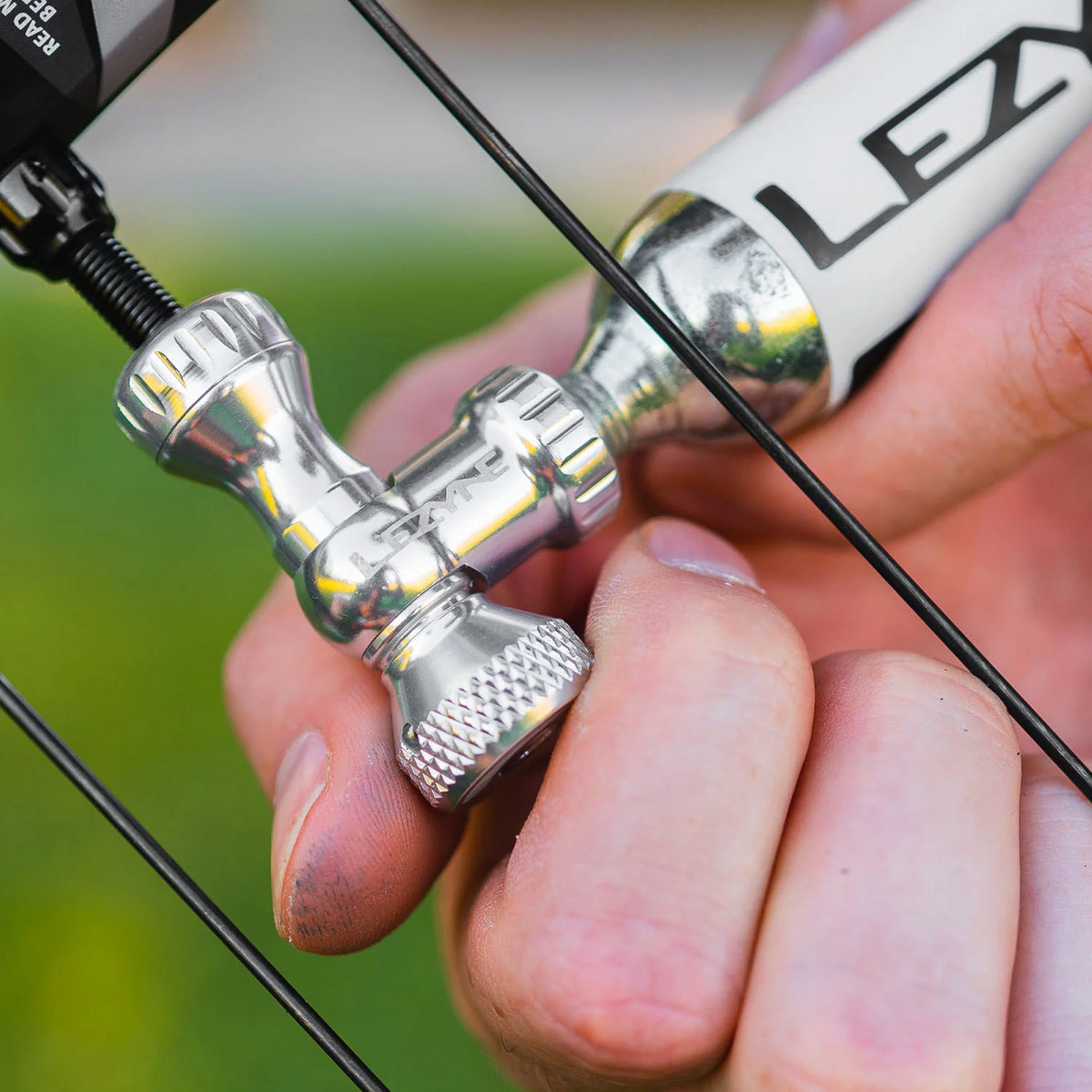 LEZYNE CONTROL DRIVE CO2-patronos pumpafej + piros menetes CO2-patron