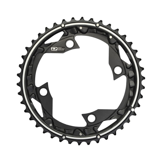 Plato exterior SHIMANO DEORE M610 de 10 velocidades, 4 orificios, 104 mm — vista del plato sobre fondo blanco