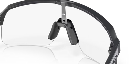 Okuliare OAKLEY SUTRO LITE matný karbón, číre fotochromatické sklo - O9463-4539