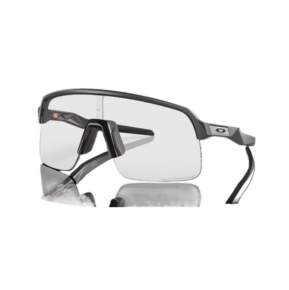 Okuliare OAKLEY SUTRO LITE matný karbón, číre fotochromatické sklo - O9463-4539