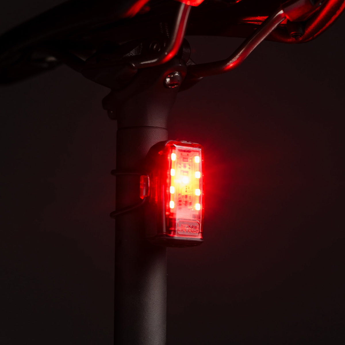 LEZYNE KTV DRIVE PRO+ USB-C zamontowana na sztycy podsiodłowej
