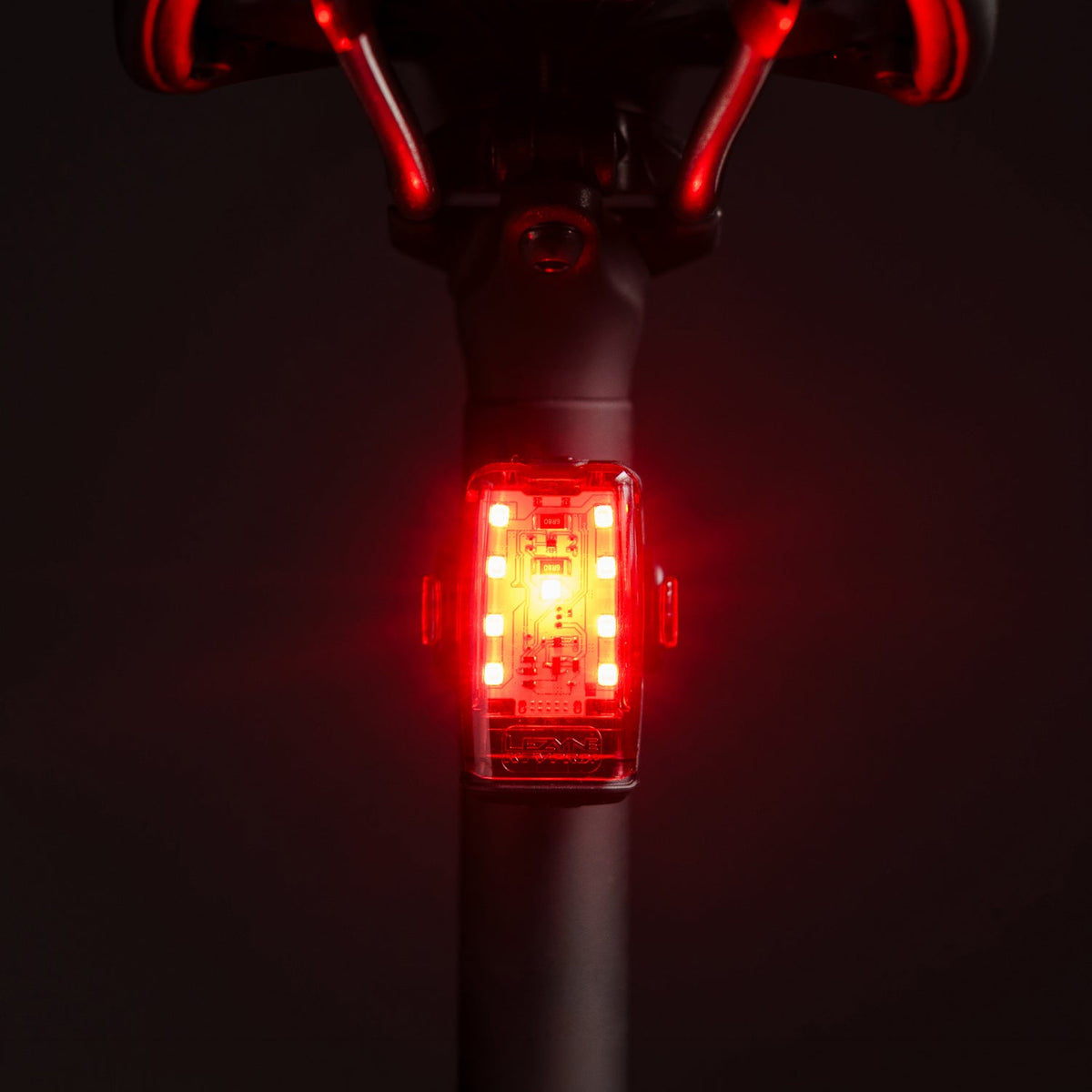 LEZYNE KTV DRIVE PRO+ USB-C podczas jazdy po drodze