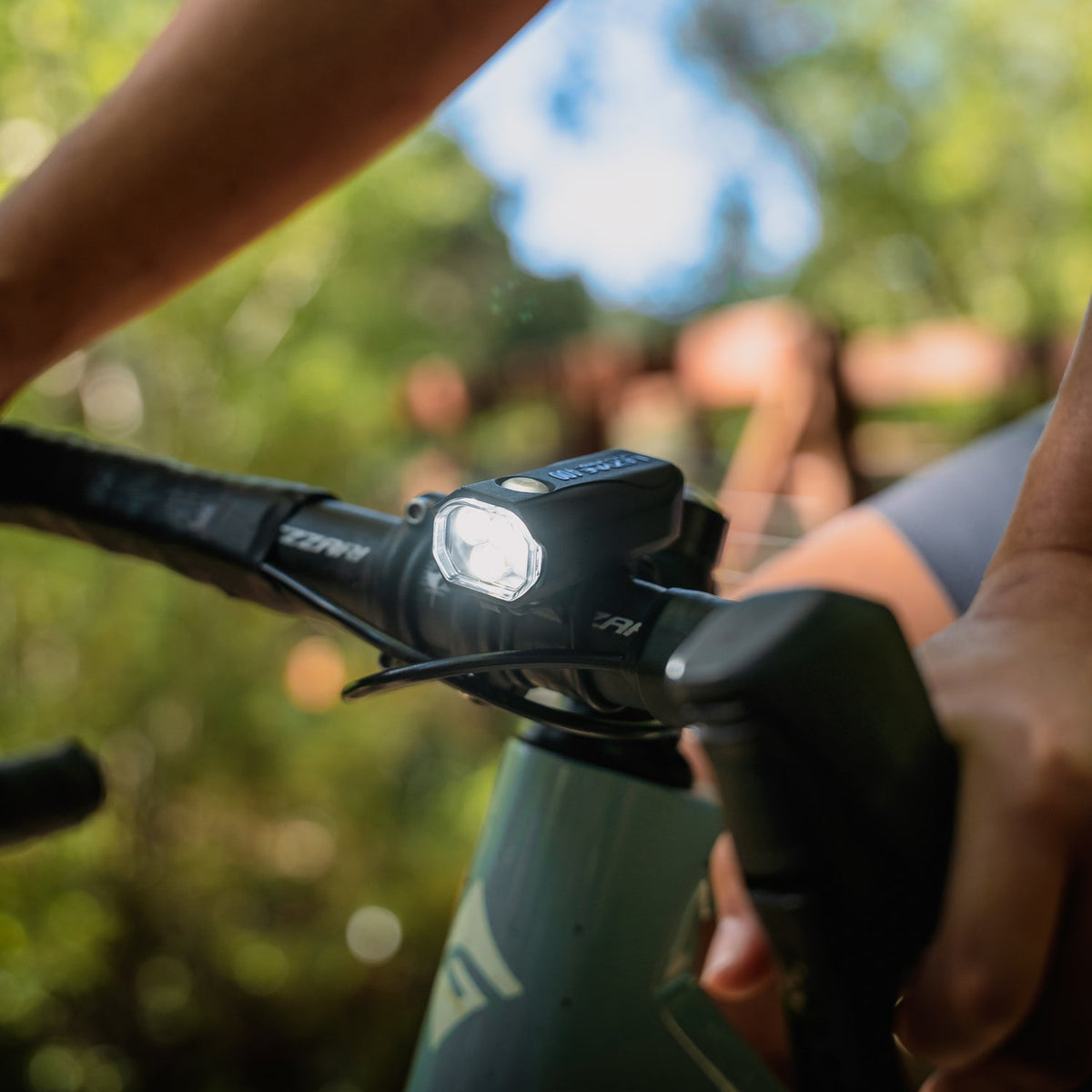 Lezyne KTV Drive Pro 400+ anteriore sul manubrio