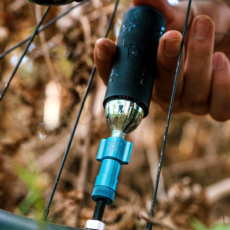 Percuteur CO2 PEATY'S HOLESHOT MTB + 2 Cartouches CO2 Filetée 25 g Silver