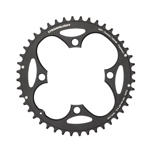 Corona esterna STRONGLIGHT CT² 9 velocità, 4 fori, 104 mm — vista della corona su sfondo bianco