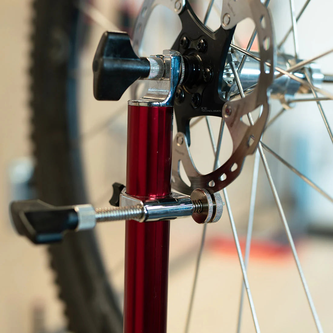 FEEDBACK SPORTS Sistema de centrado de ruedas Pro Truing Stand 2.0