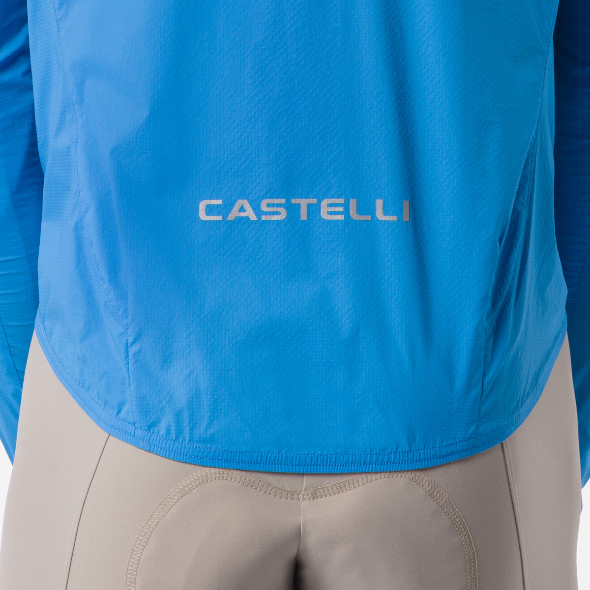 Jakna CASTELLI Transition Air plava – detalj logotipa na leđima