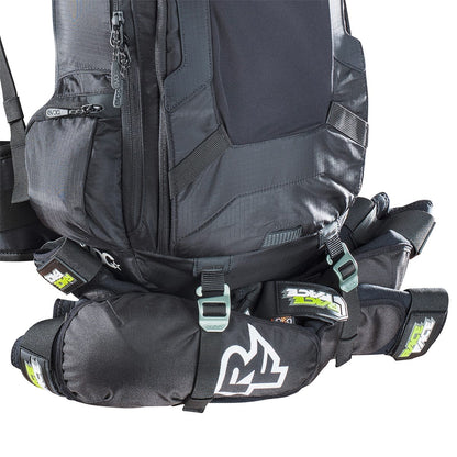 Plecak ze Zintegrowanym Ochraniaczem Pleców EVOC PROTECTOR FR ENDURO BLACKLINE 16 Czarny