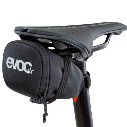 EVOC SEAT BAG M Musta satujalaukku