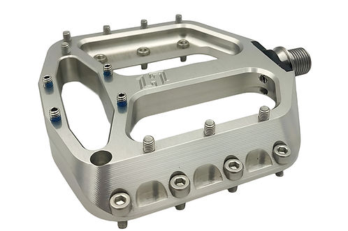 Natūralaus metalo HXR COMPONENTS platforminiai pedalai su plienine ašimi