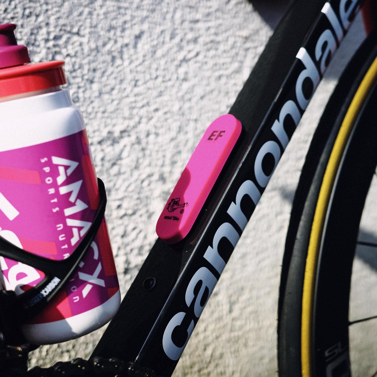 Alarme et Tracker Vélo KNOG SCOUT Edition Limitée E.F. Pro Cycling Rose
