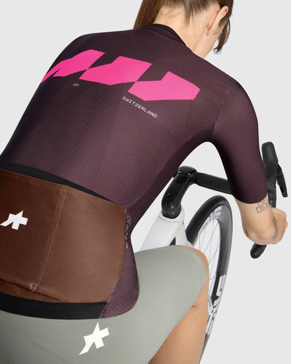 Maillot ASSOS DYORA R S11 We are the A Mangas Cortas Mujer Burdeos