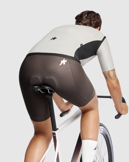 ASSOS UMA GT WIND S11 Naisten hihaton takki Almond Milk