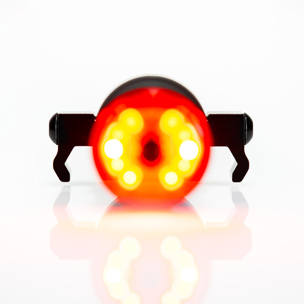 Lezyne Saddle Ai Alert 250 πίσω, τοποθετημένο σε ποδήλατο