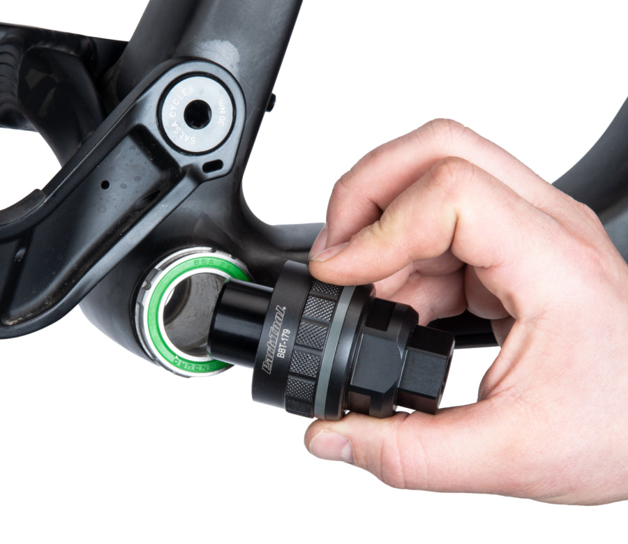 Park Tool BBT-179, įstatytas į Enduro miniklio guolį