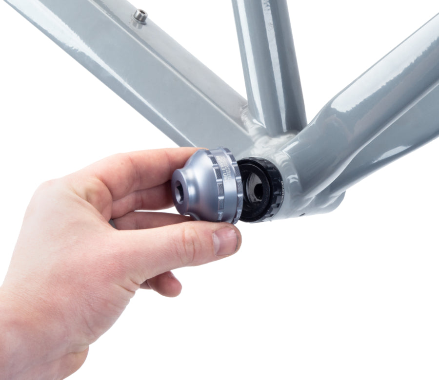 Park Tool BBT-59.3 inserito su una calotta esterna