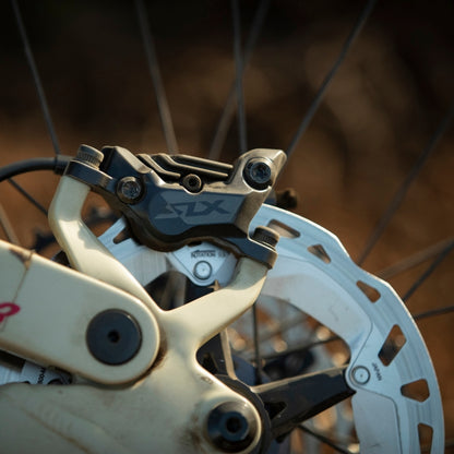 Para hamulców SHIMANO SLX M7120 4 Tłoki J-KIT Bez Tarczy Klocki Wentylowane