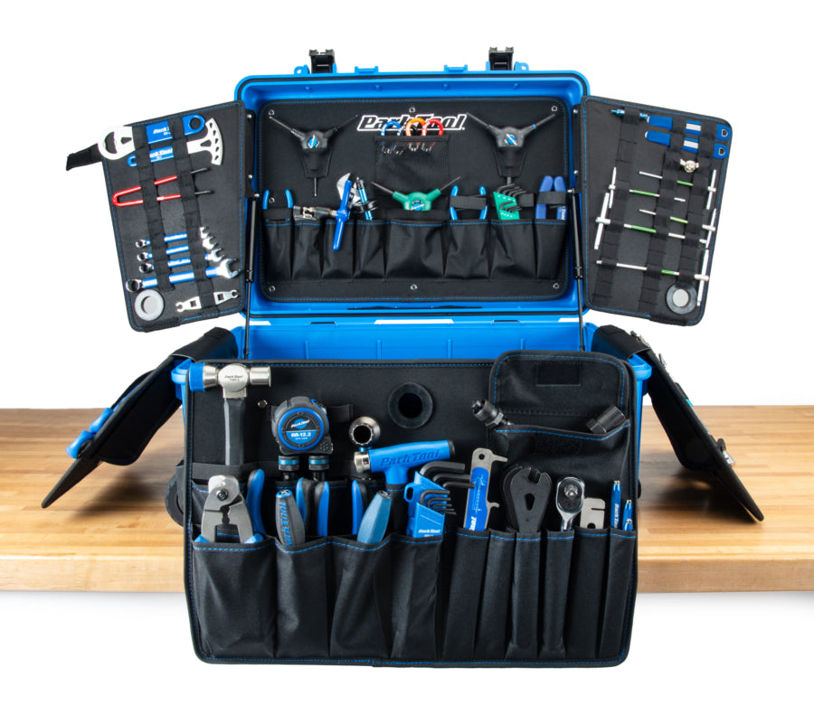 Atidarytas Park Tool BRK-1 su sudėtais įrankiais