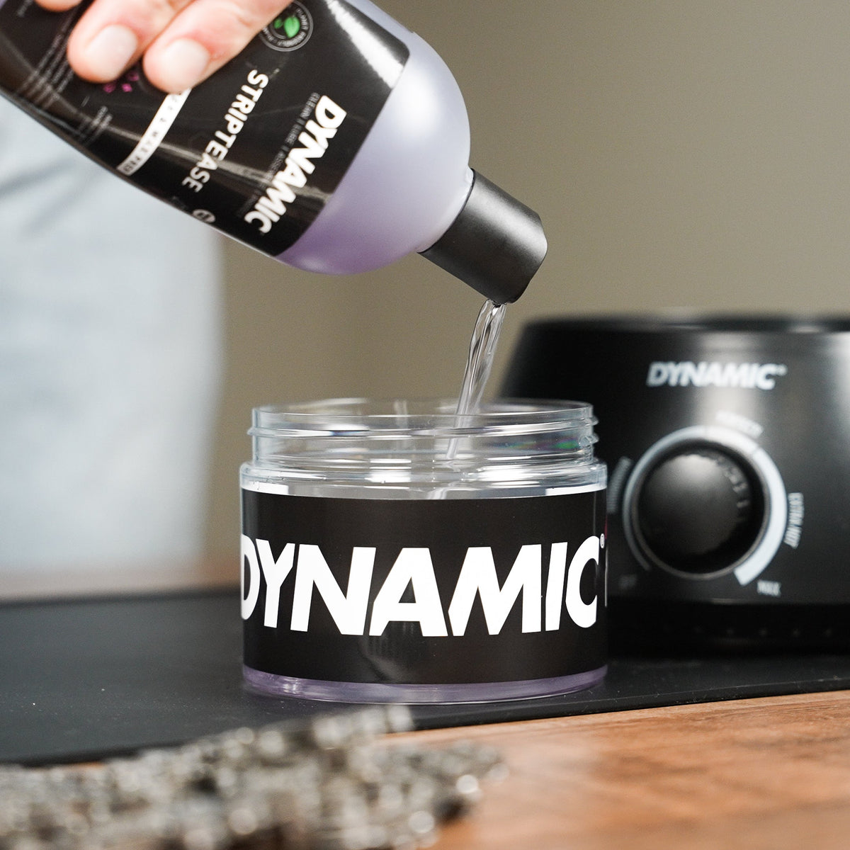 Naudojamas DYNAMIC SHAKE-IT-OFF