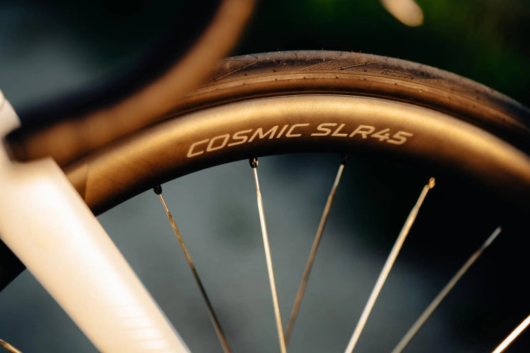Roue Arrière MAVIC COSMIC SLR 45 Tubeless Ready (Center Lock) Noir/Argent