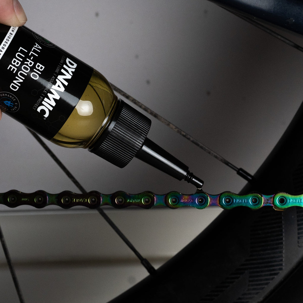 Påføring af DYNAMIC BIO ALL ROUND LUBE smøremiddel