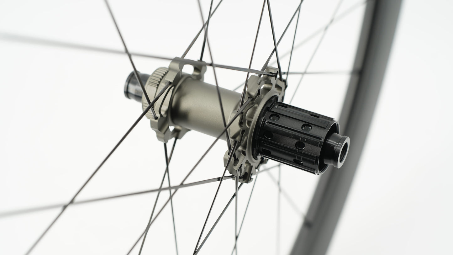 Paire de Roues SCOM AERO 50/62 Tubeless Ready (Center Lock)