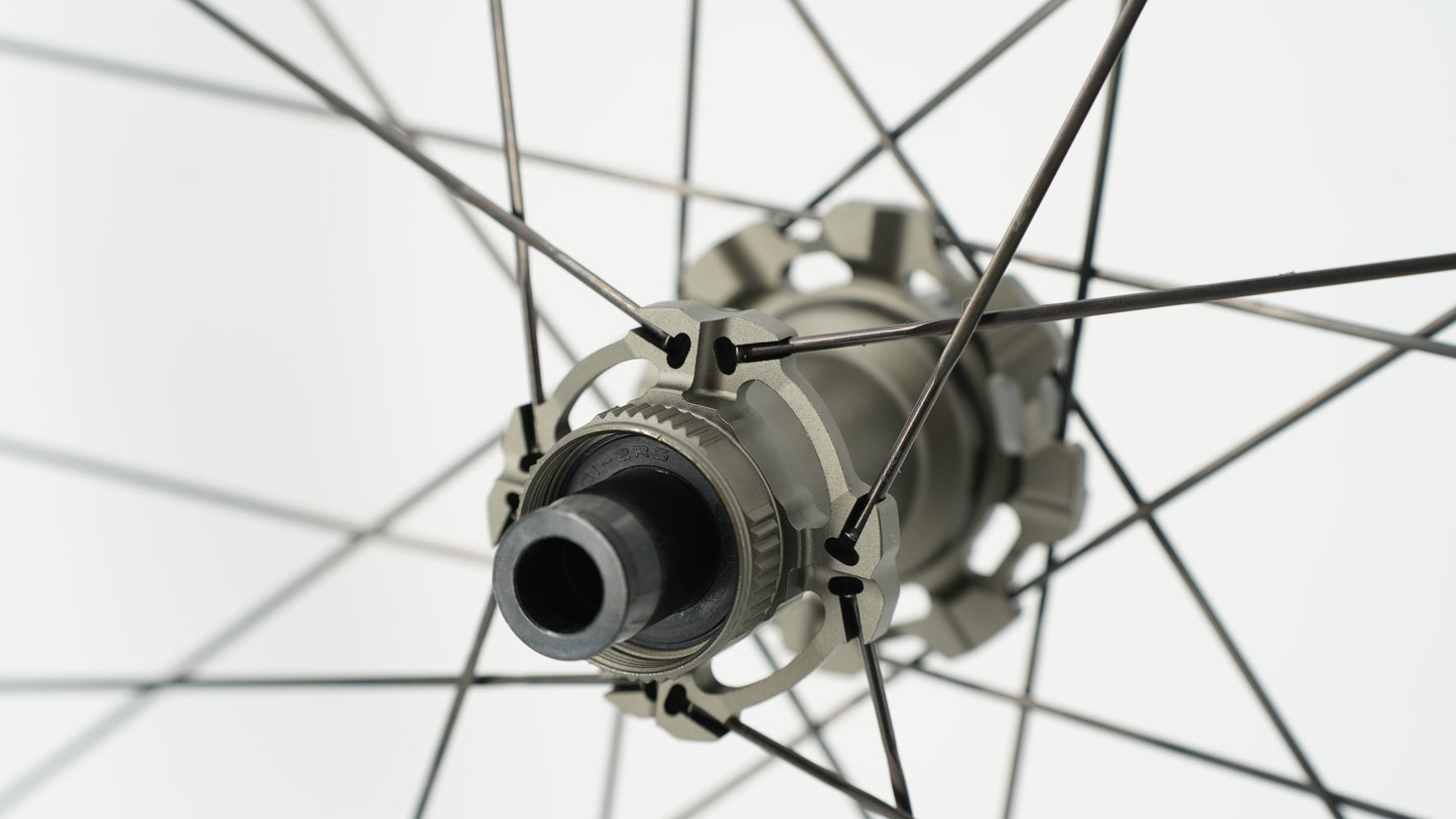 Paire de Roues SCOM AERO 40 Tubeless Ready (Center Lock)