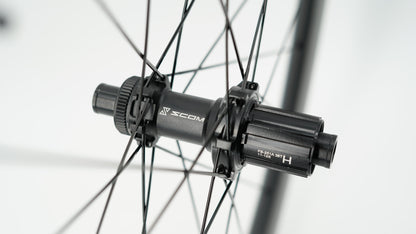 Coppia di Ruote SCOM CORSA 45 Tubeless Ready (Center Lock)