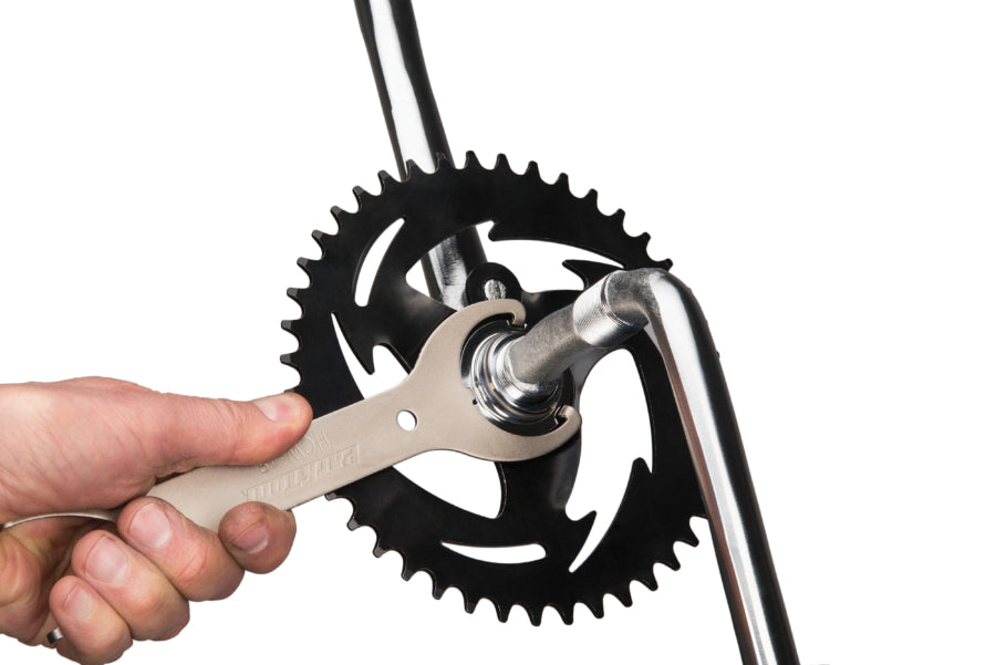 Park Tool HCW-18 ved afmontering af pedalarmen på drivsiden