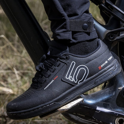 Maastopyöräilykengät ADIDAS FIVE TEN FREERIDER PRO Musta/Valkoinen