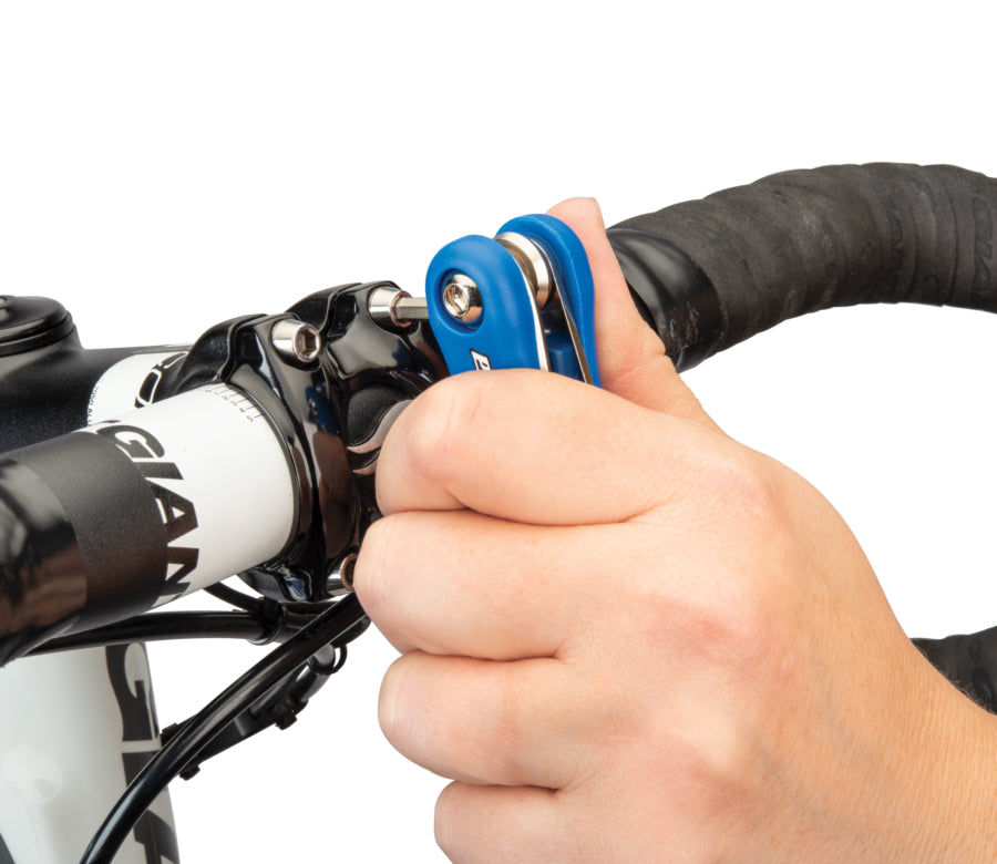 Park Tool MTC-10 løsner boltene på en frempind