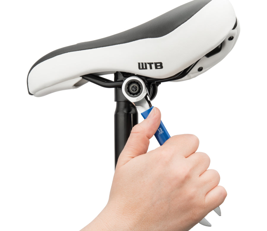 Το Park Tool MWR-13 σφίγγει ένα κολάρο σέλας