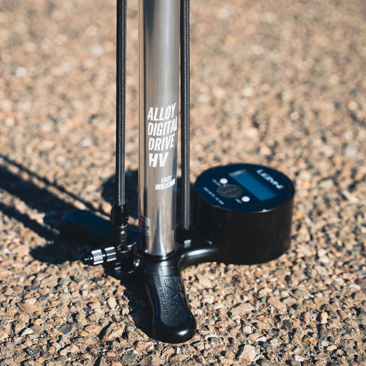 Dílenská pumpa LEZYNE ALLOY FLOOR DRIVE HV DIGITAL 3.5 černá