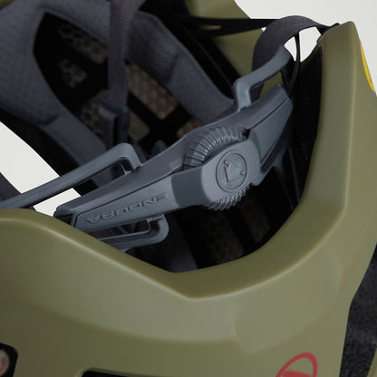 ENDURA SINGLETRACK MIPS Punainen/Vihreä maastopyöräkypärä