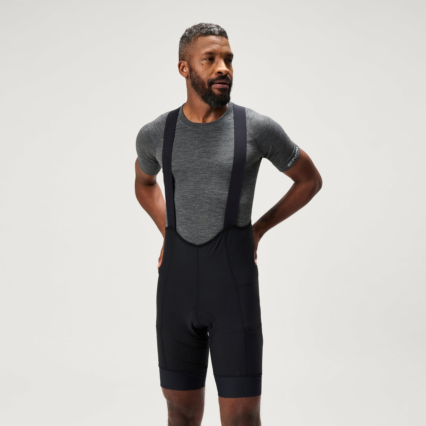 ENDURA LOOP Kurze Trägerhose Schwarz