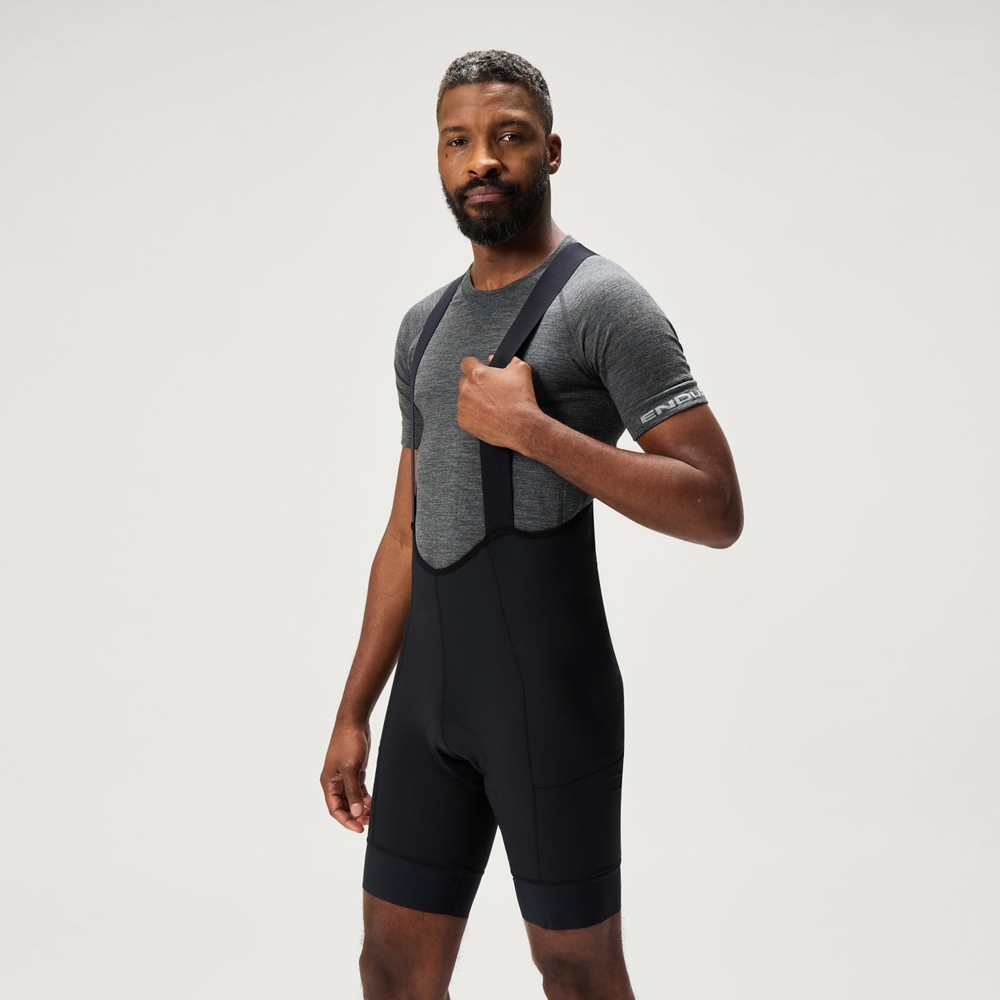 ENDURA LOOP Kurze Trägerhose Schwarz