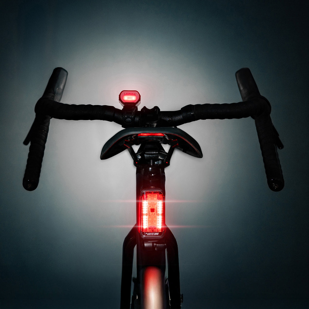 LEZYNE Radar React System – vaizdas iš galo su LED indikatoriais