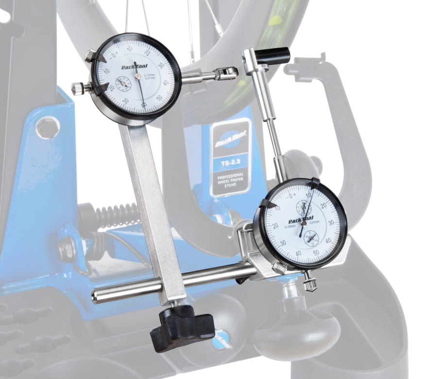Park Tool TS-2DI namontovaný na centrovací stolici TS-2.3