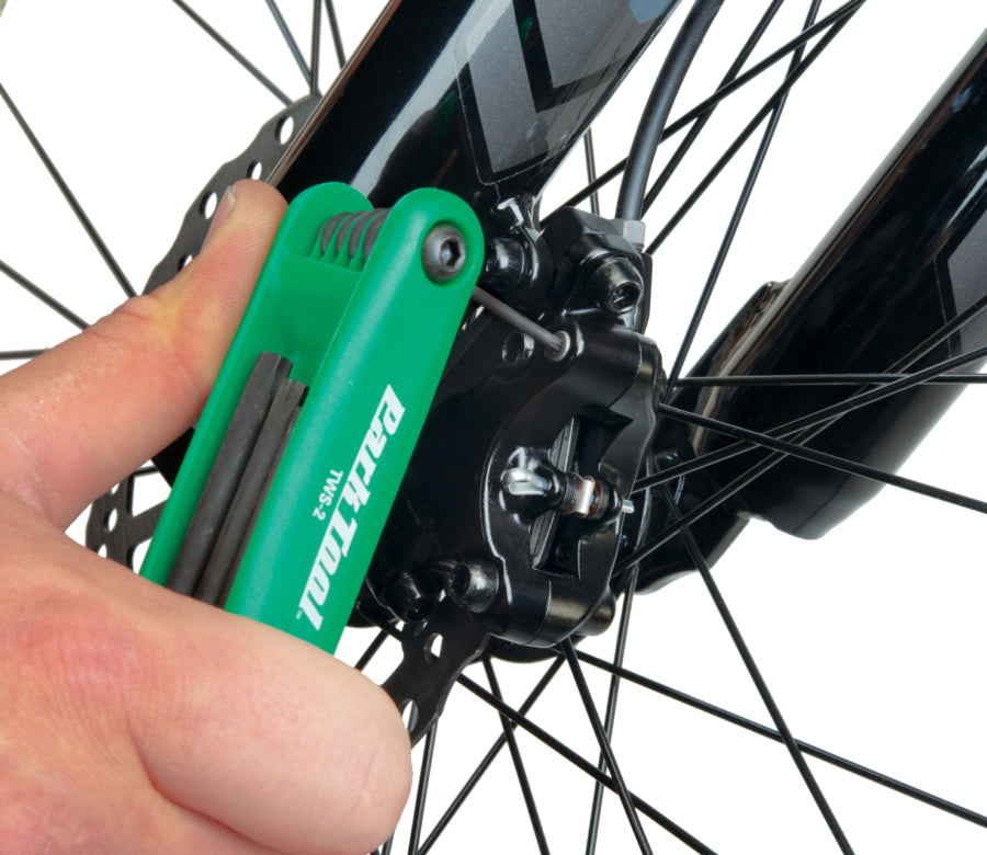 Park Tool TWS-2 při utahování odvzdušňovacího šroubu hydraulické brzdy