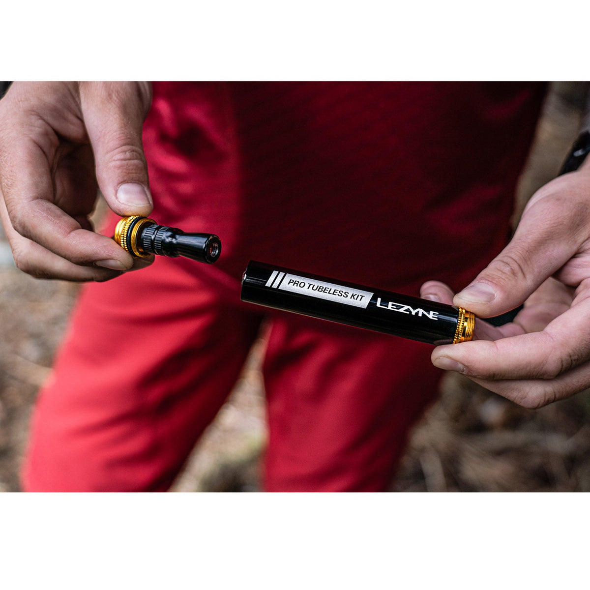 Čierna súprava LEZYNE PRO Loaded na opravu bezdušových plášťov + 20 g bombička CO2