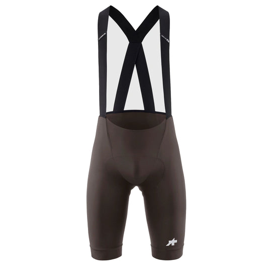 Korte fietsbroek met bretels ASSOS MILLE GT S11 bruin — witte achtergrond, 2000 x 2000