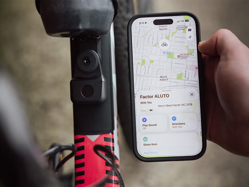 Žadintuvo ir sekiklio QUADLOCK BOTTLE CAGE tvirtinimo laikiklis prie gertuvės laikiklio
