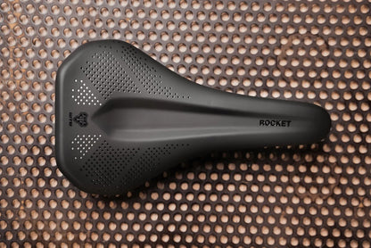 WTB ROCKET FUSION Medium 145mm -satula, ruostumaton teräs -kiskot