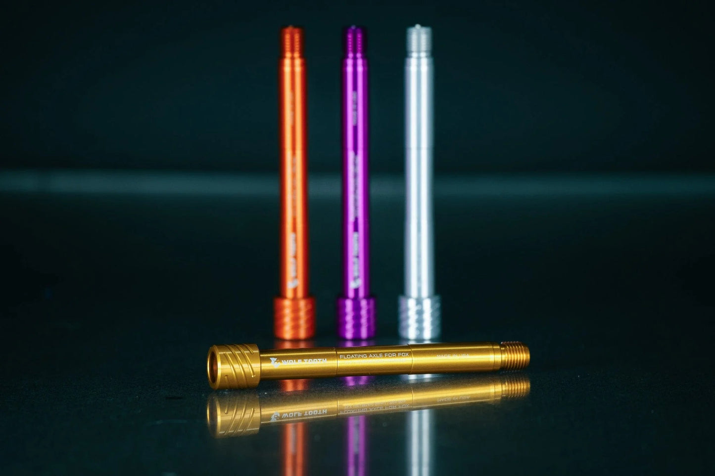 WOLF TOOTH forhjulsaksel til FOX-gaffel 36/38 15x110 mm Boost Violet