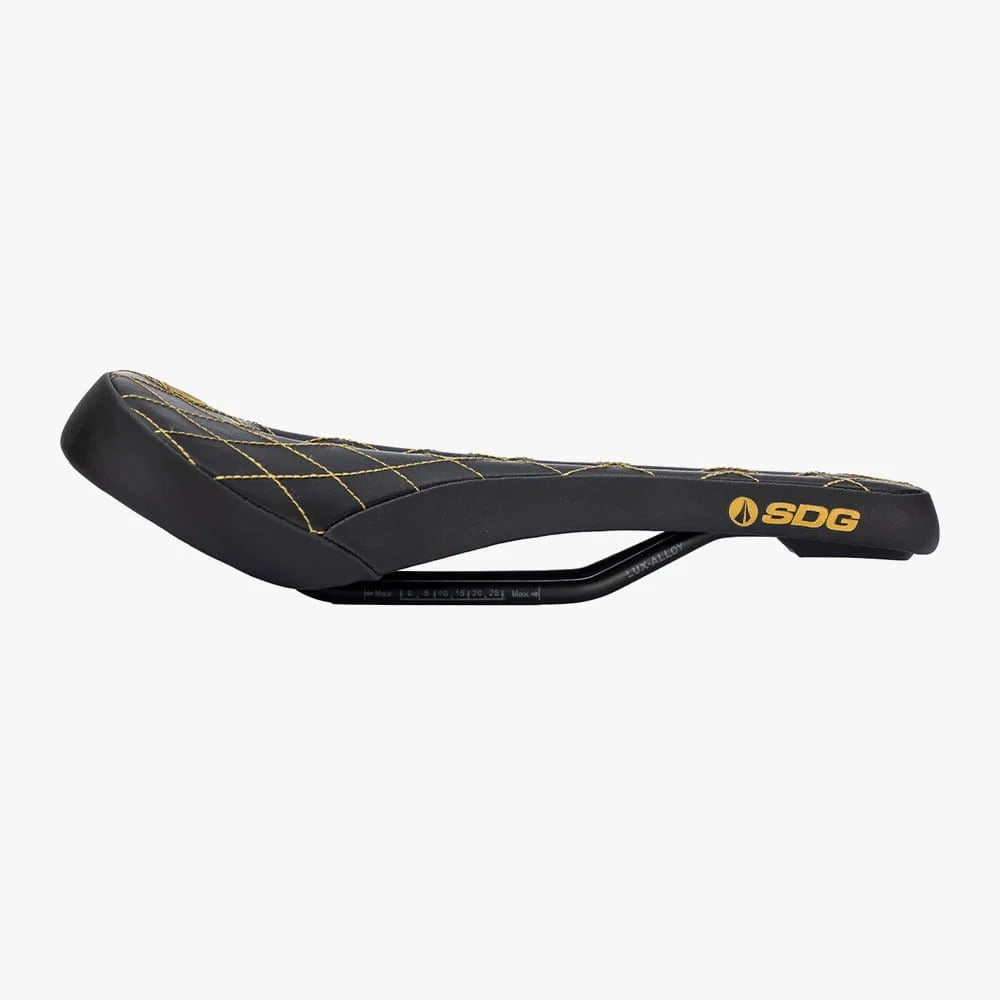 SDG BEL-AIR V3 MAX Sattel mit Lux-Alloy-Streben, schwarz/gold, abgesteppt