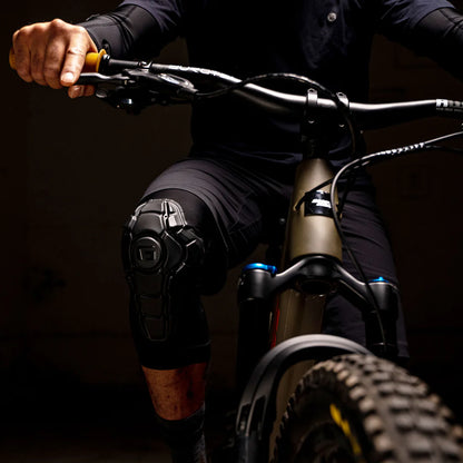 Joelheiras G-FORM PRO-X3 Preto Mate