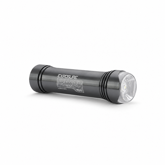 Przednia lampka EXPOSURE LIGHTS SIRIUS MK10 DB — widok produktu na białym tle